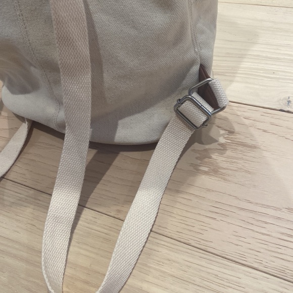 A&F Drawstring Bucket Backpack - Picture 6 of 8